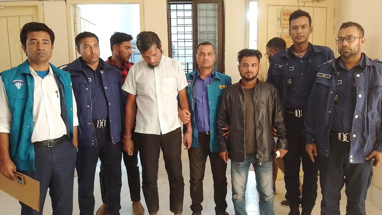 পিরোজপুর হাসপাতালে দুদকের অভিযান : কোটি টাকা গরমিল, ২ দালালের জেল