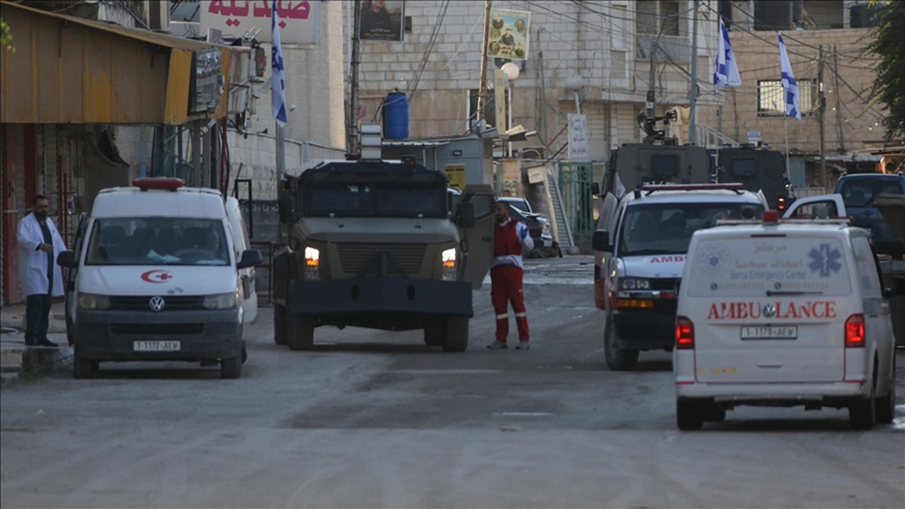 পশ্চিম তীরে ইসরায়েলি অভিযানে নিহত ১০, গাজায় মিলল শতাধিক লাশ