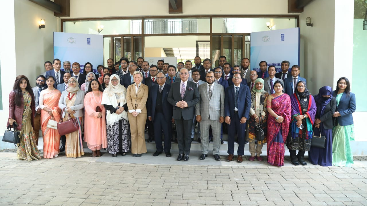 বিশেষায়িত বাণিজ্যিক আদালত প্রতিষ্ঠার কথা জানালেন প্রধান বিচারপতি