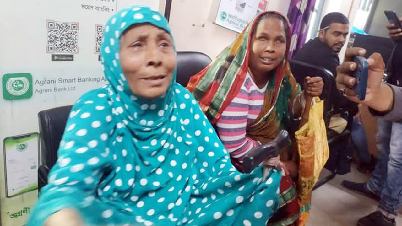 ব্যাংক থেকে ভিক্ষুকের ‘৯৩ হাজার টাকা’ নিয়ে পালালেন প্রতারক