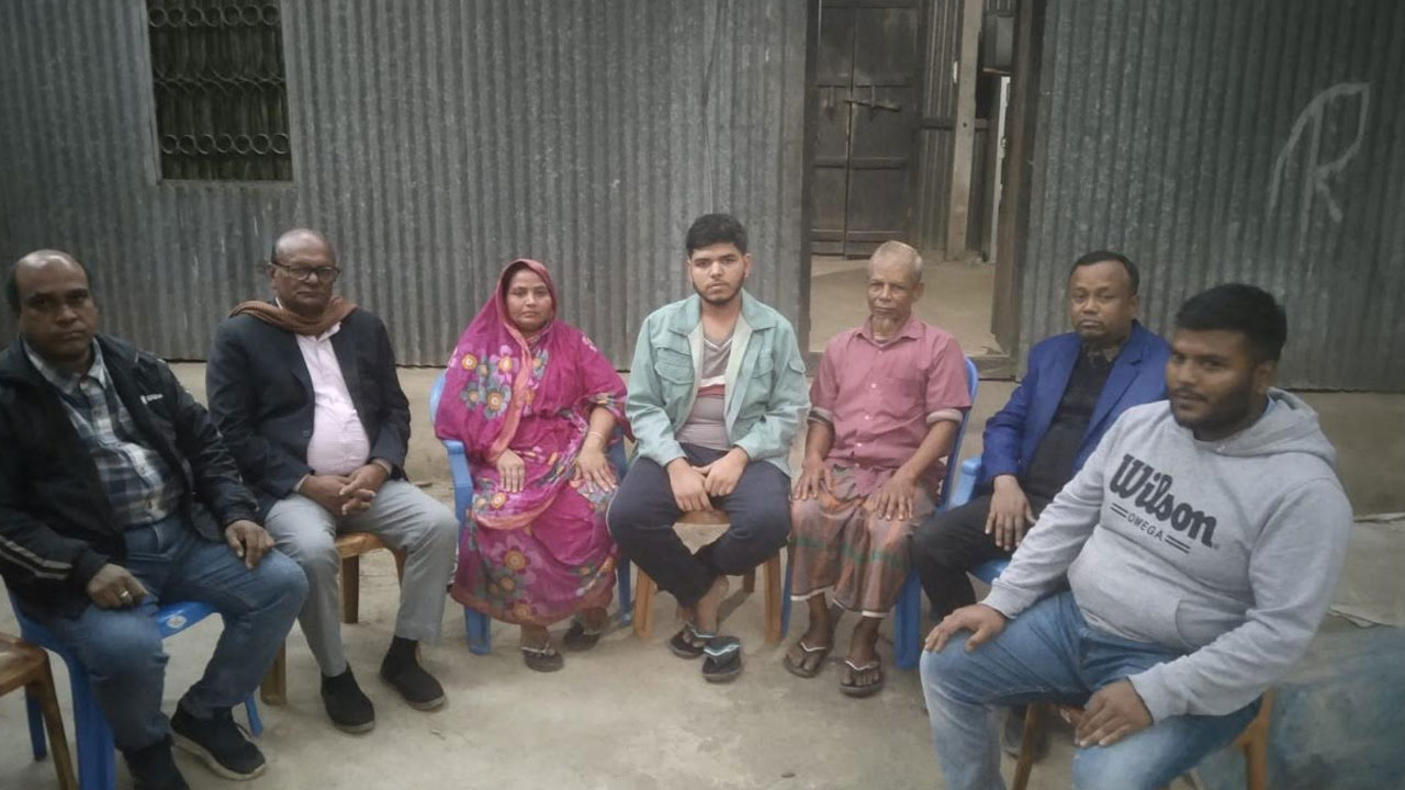চায়ের দোকান সামলেও মেডিকেলে চান্স, রিফাতের স্বপ্ন এখন কার্ডিওলজি
