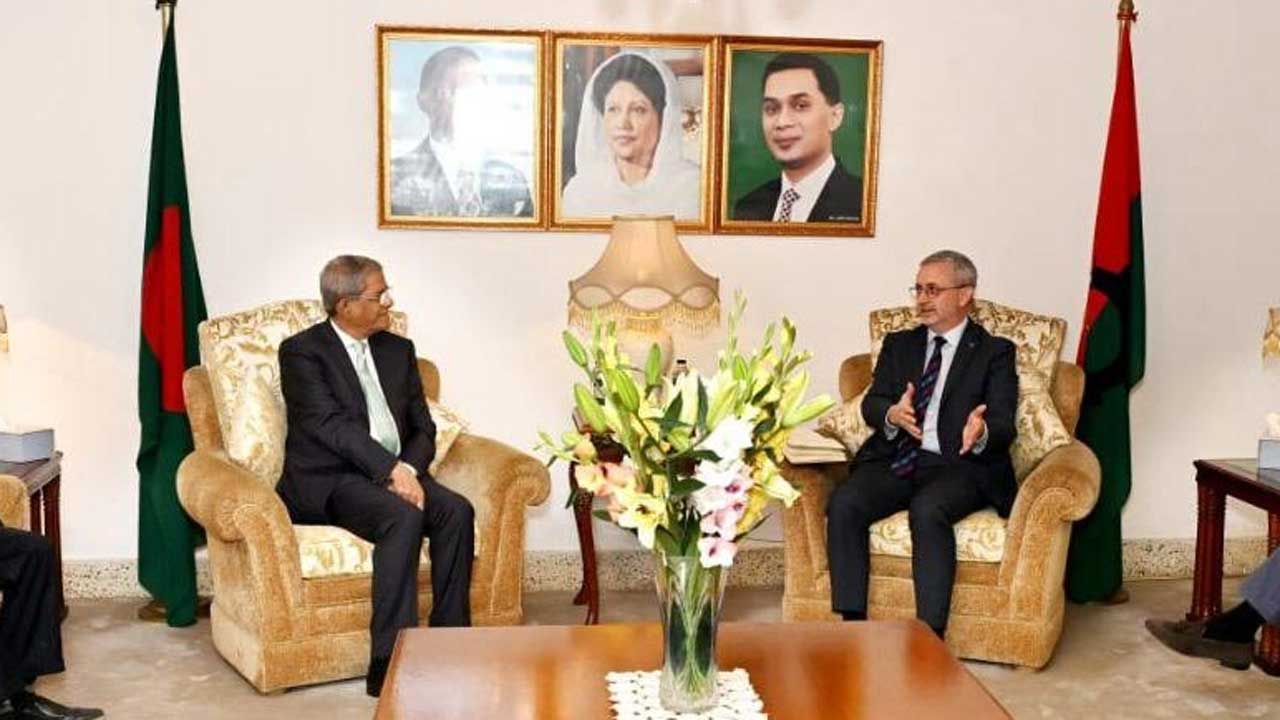 বিএনপির প্রতিনিধি দলের সঙ্গে ইইউ রাষ্ট্রদূতের সৌজন্যে সাক্ষাৎ