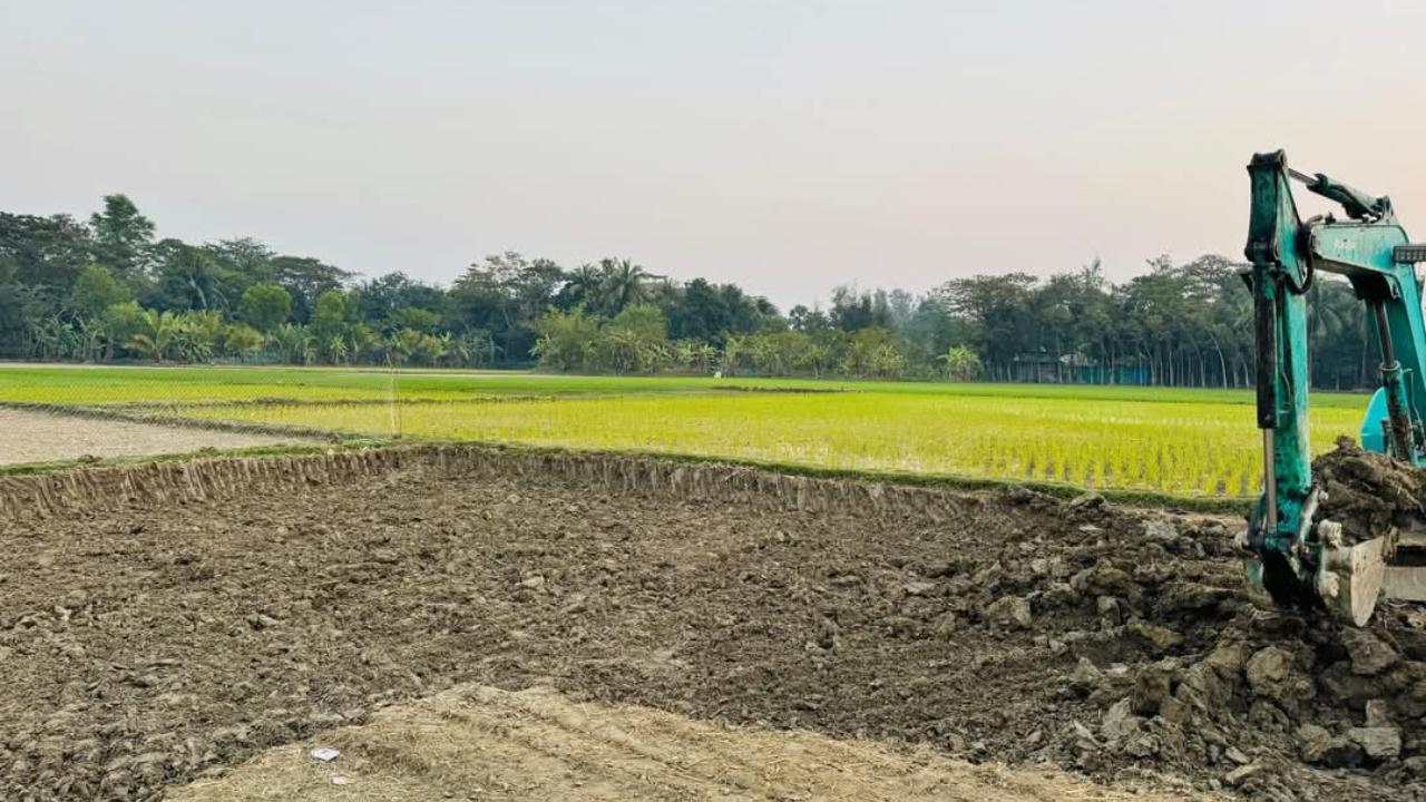 ফসলি জমির উর্বর মাটি কেটে বিক্রি করায় জরিমানা