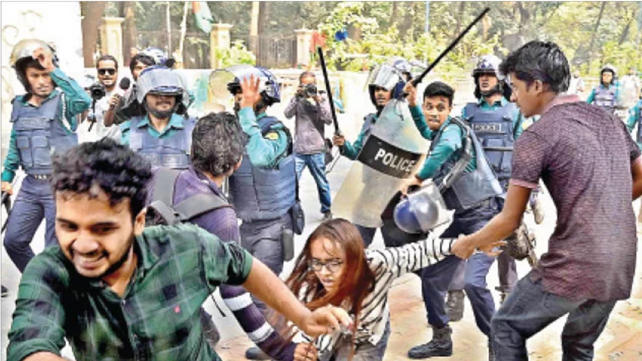 মিছিলে পুলিশের লাঠিচার্জের নিন্দা নাগরিক কমিটির
