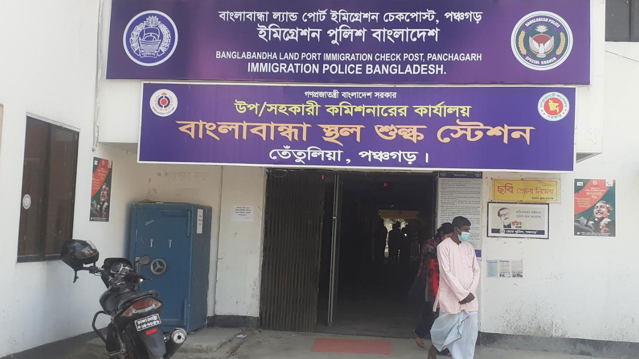 ট্যুরিস্ট ভিসা দিচ্ছে না ভারত, ভিড় নেই বাংলাবান্ধায়