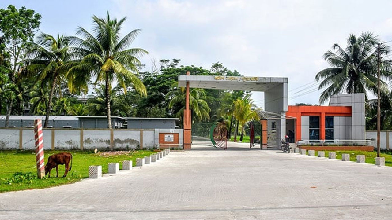 পুলিশ লাইন্স থেকে নারী কনস্টেবলের ঝুলন্ত মরদেহ উদ্ধার