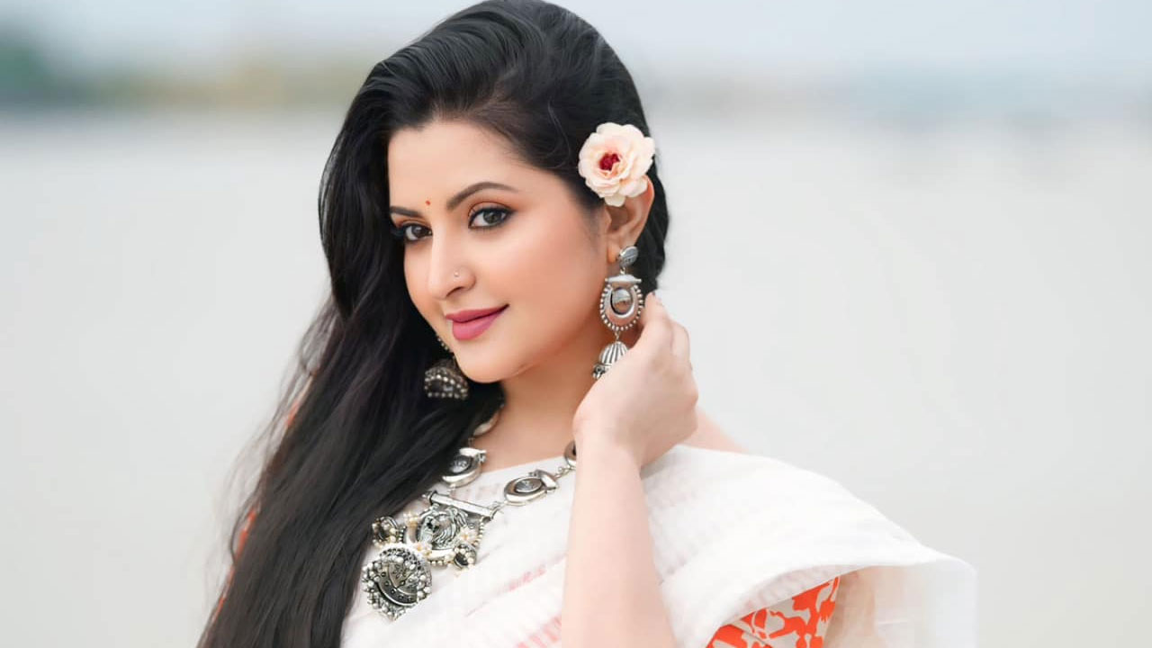 গ্রেপ্তারি পরোয়ানা নিয়ে মুখ খুললেন পরীমণি