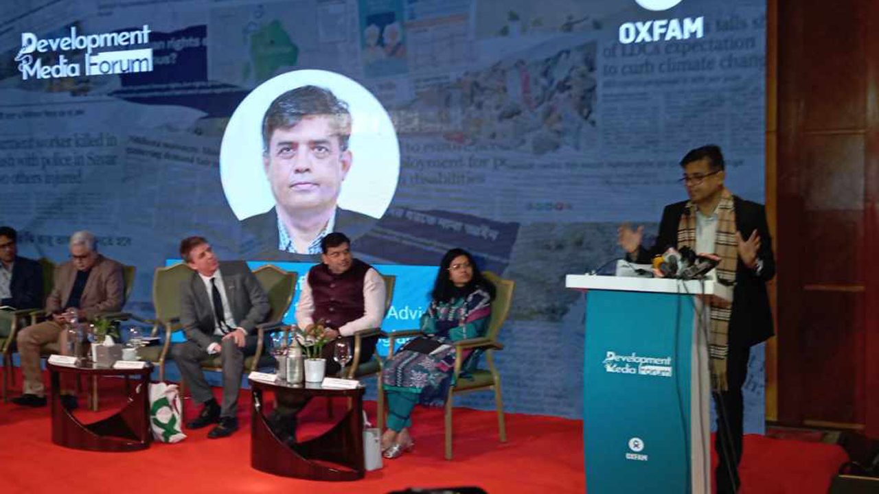 ক্ষমতাধরদের প্রশ্ন করে দায়বদ্ধতার মধ্যে আনার এখনই সেরা সময়