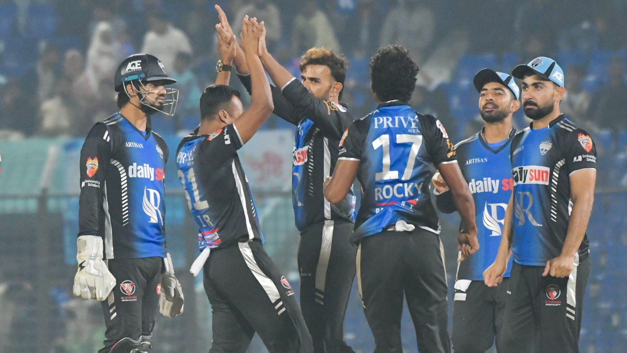 বিপিএলের প্লে-অফে কয়েকজন বিদেশি তারকা আনার ইঙ্গিত রংপুরের