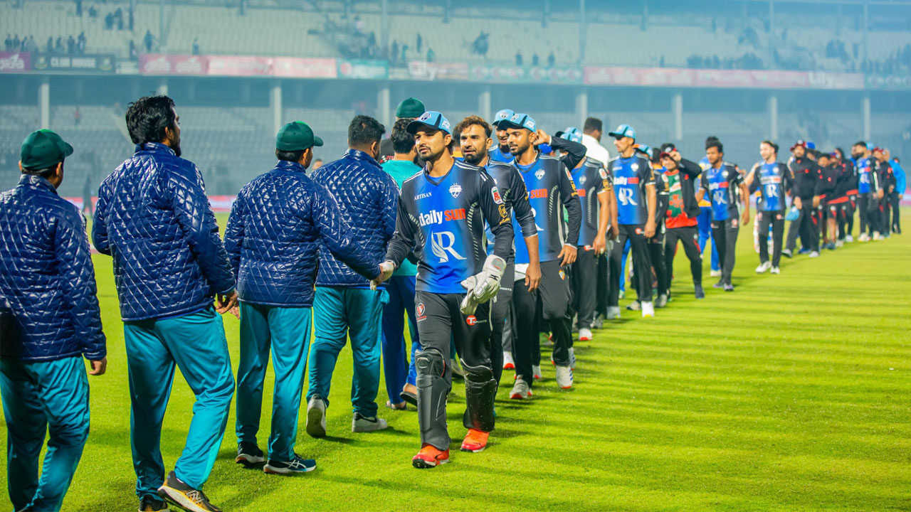 মাটিতে পা না দিয়ে সবার আগে প্লে অফে রংপুর