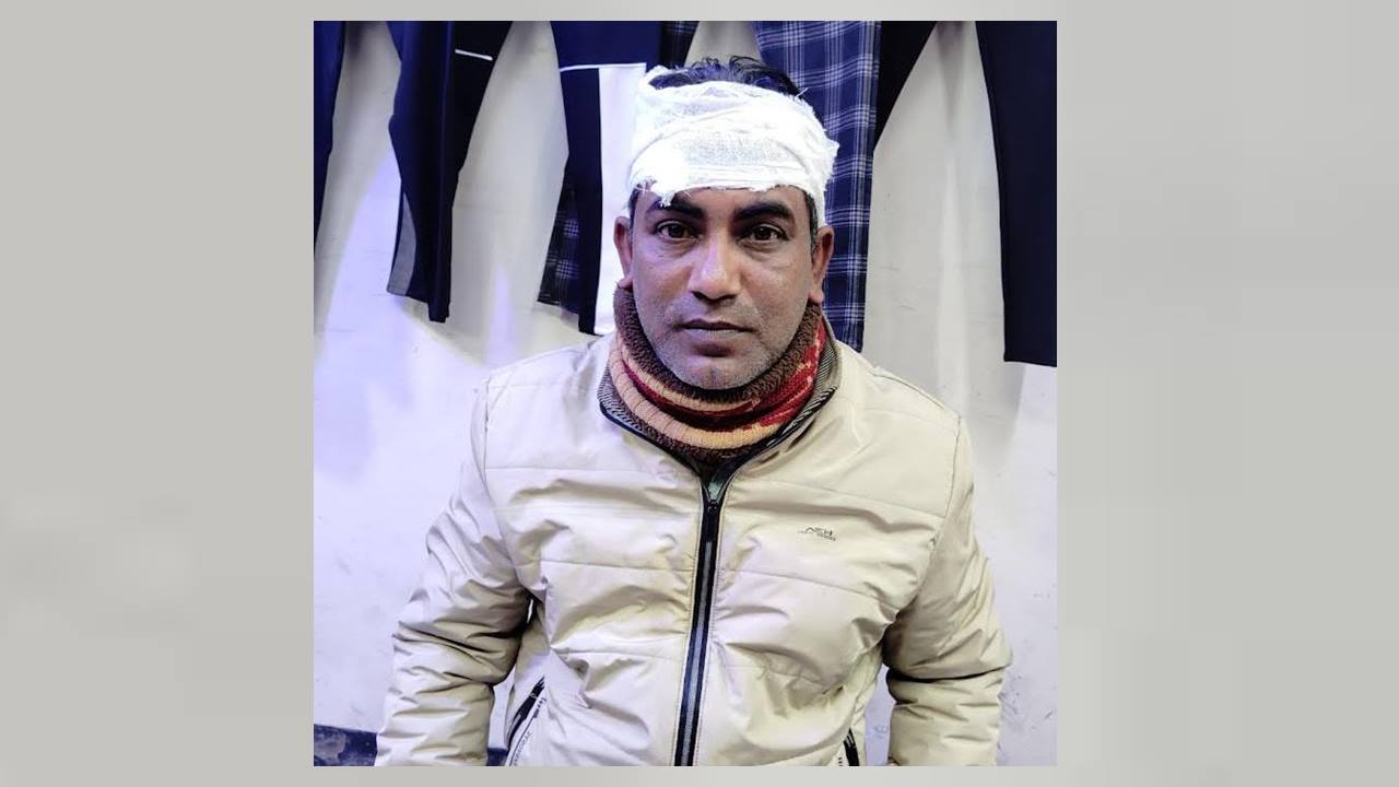 কলারোয়ায় যুবদল নেতাকে কুপিয়ে জখম 