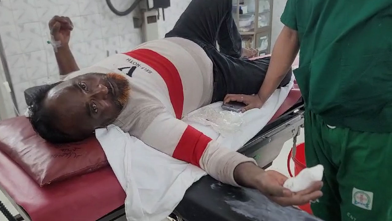 হত্যা মামলার সাক্ষীসহ ৫ জনকে কোপালেন আসামি