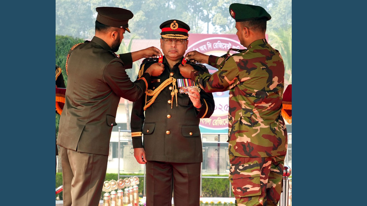 ইস্ট বেঙ্গল রেজিমেন্টের ‘কর্নেল অব দ্য রেজিমেন্ট’ হলেন সেনাপ্রধান