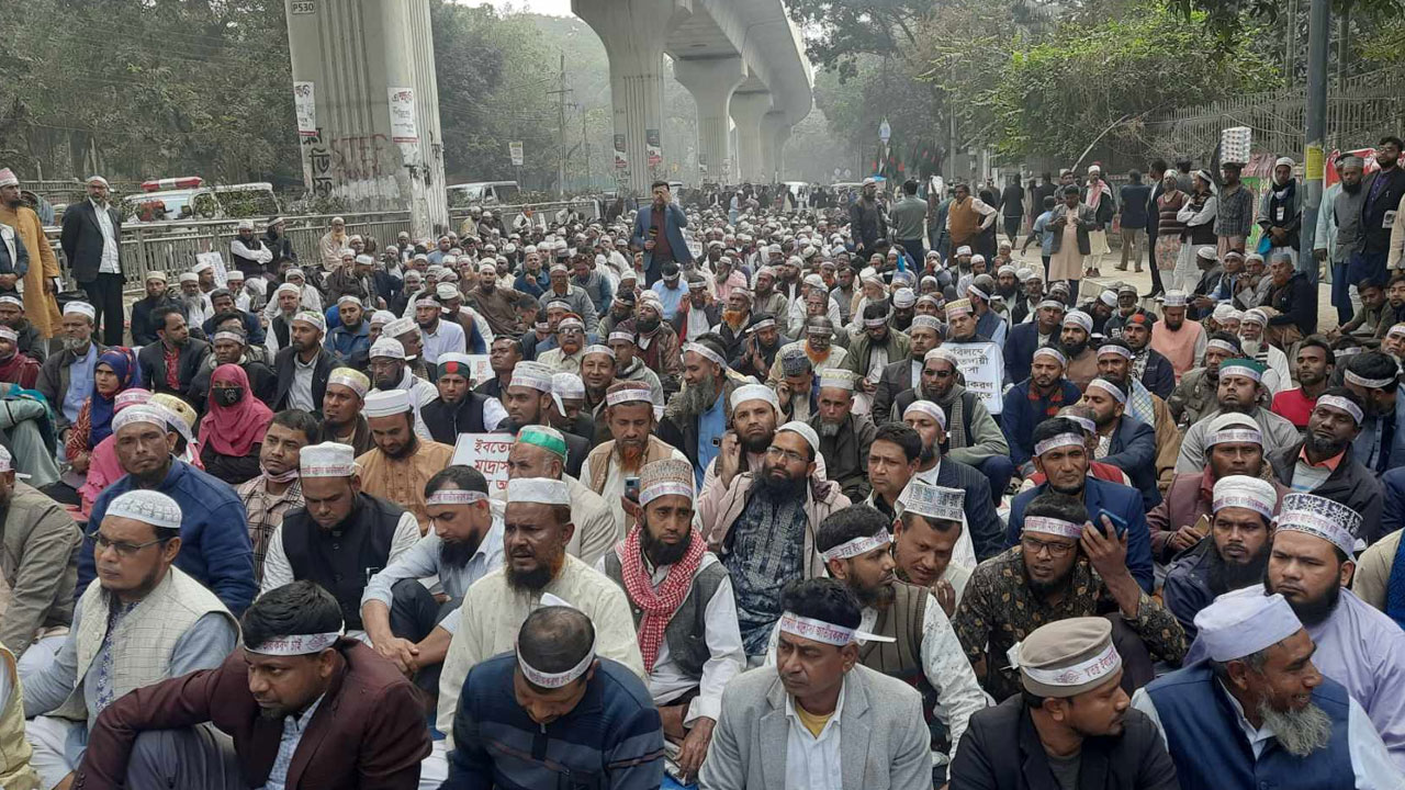 জাতীয়করণের আশ্বাস,  ইবতেদায়ি শিক্ষকদের কর্মসূচি প্রত্যাহার