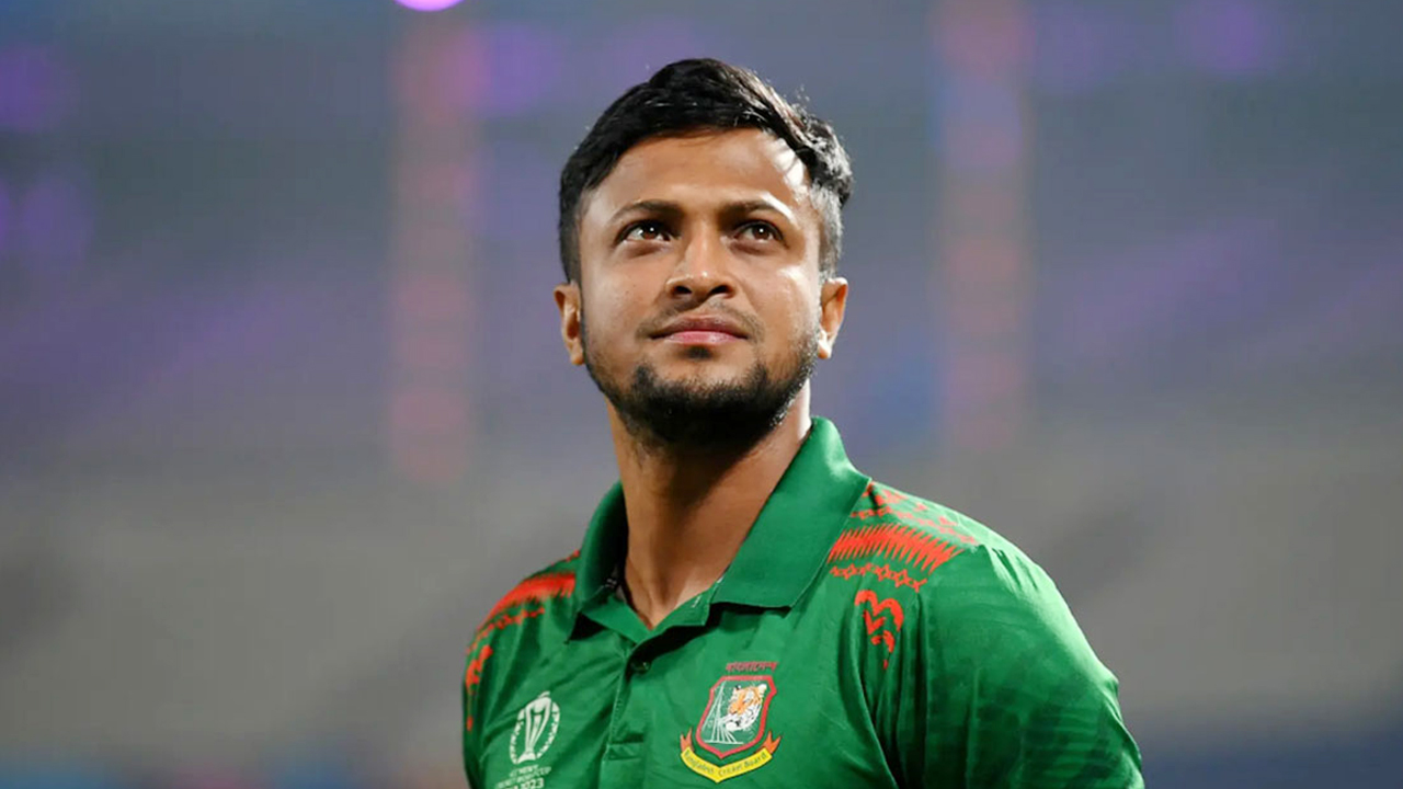 আন্তর্জাতিক ক্রিকেটে বোলিং নিষেধাজ্ঞায় সাকিব 