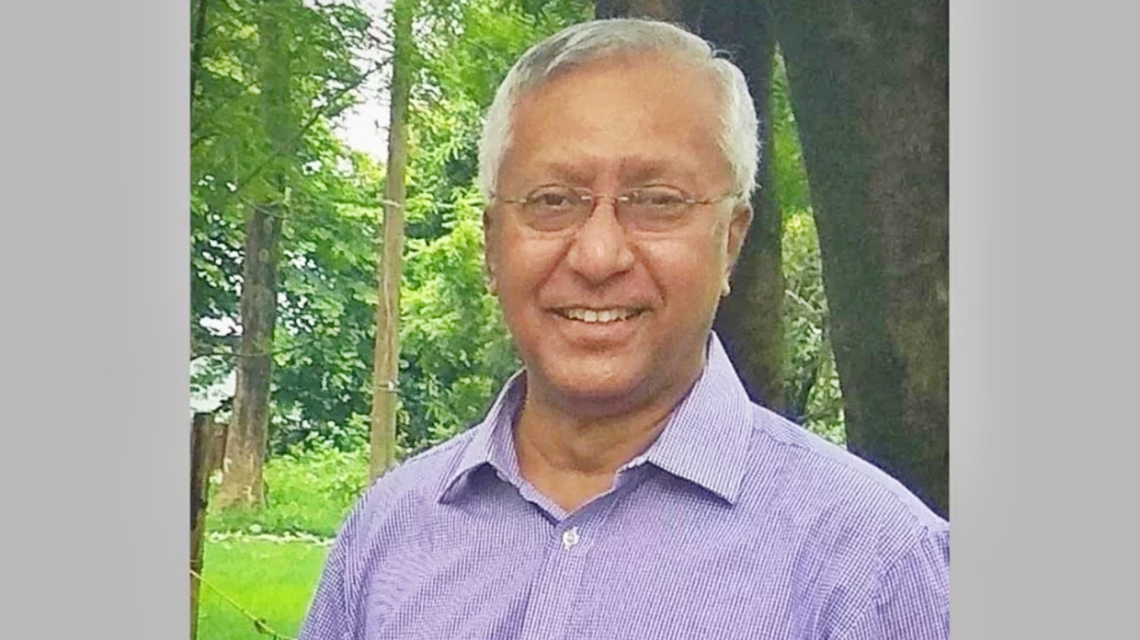 ছেলের বিয়েতে কানাডা যাচ্ছেন ইসির সচিব