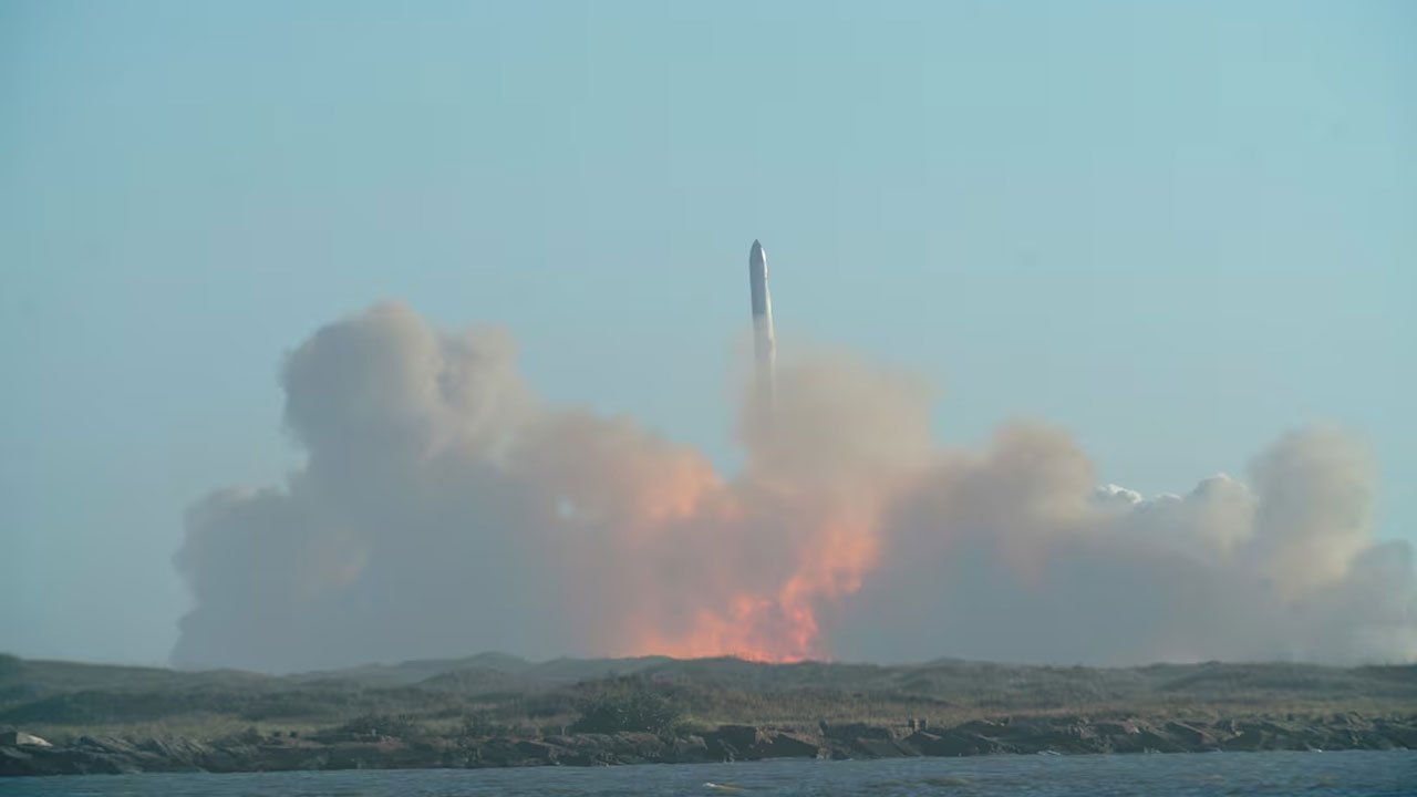 উড্ডয়নের পর মাঝ আকাশে ভেঙে পড়ল স্পেসএক্সের রকেট