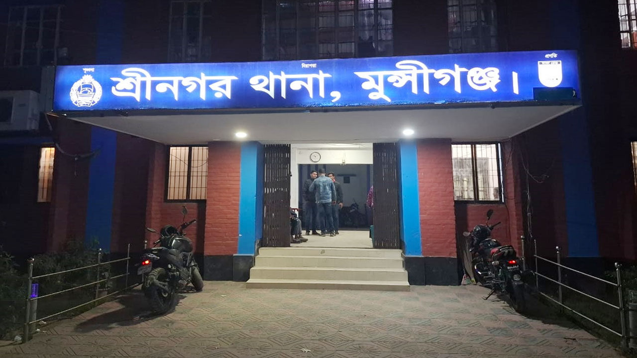 ওসি প্রত্যাহার, থানা থেকে ছিনতাই করা যুবদল নেতাসহ গ্রেপ্তার ৪