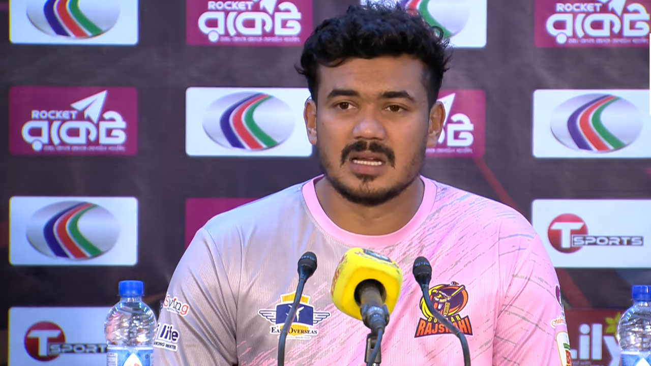 ‘টাকা নিয়ে গেলেও বিদেশি ক্রিকেটারদের কেউ দরজা খোলেননি’