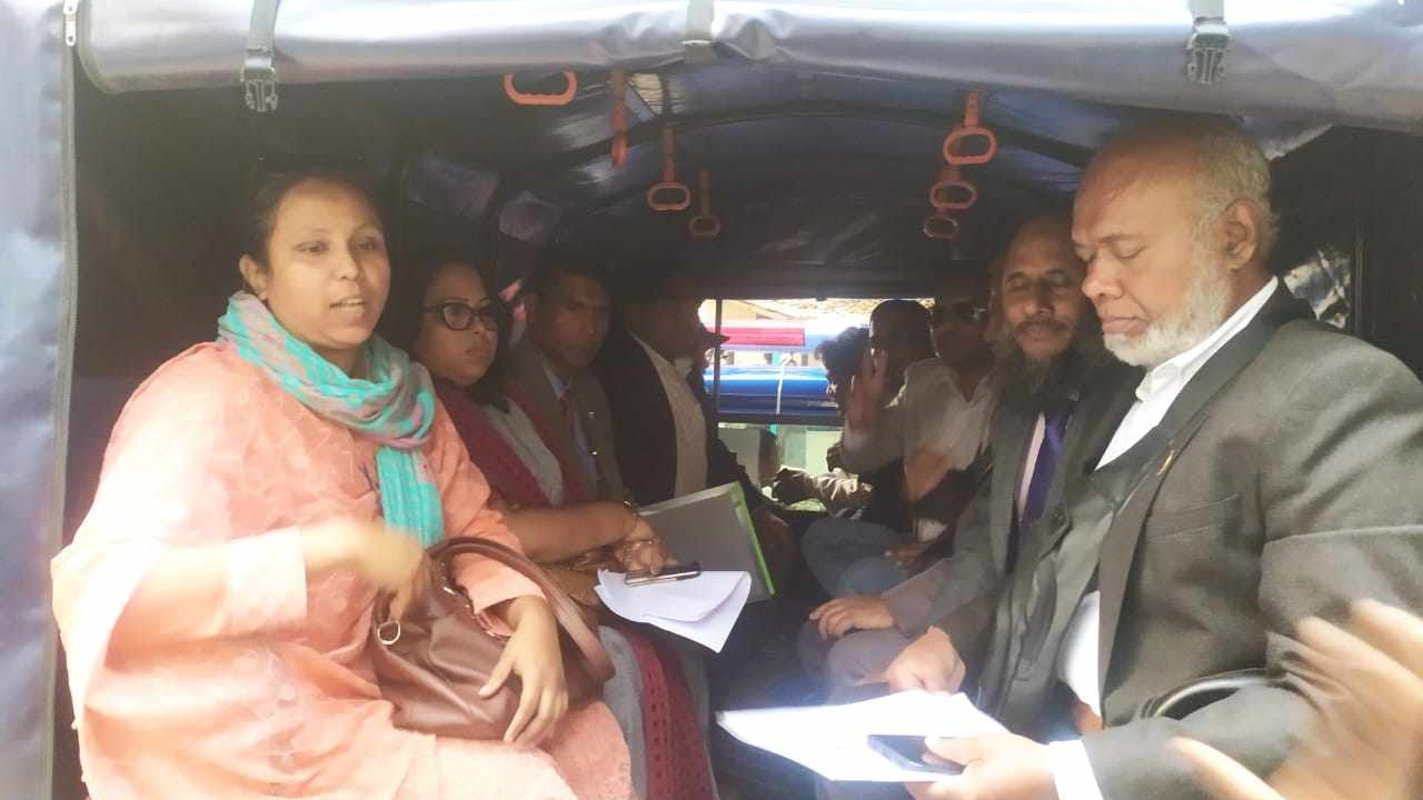 পুলিশের ভ্যানে যমুনায় যাচ্ছেন ১০ শিক্ষক