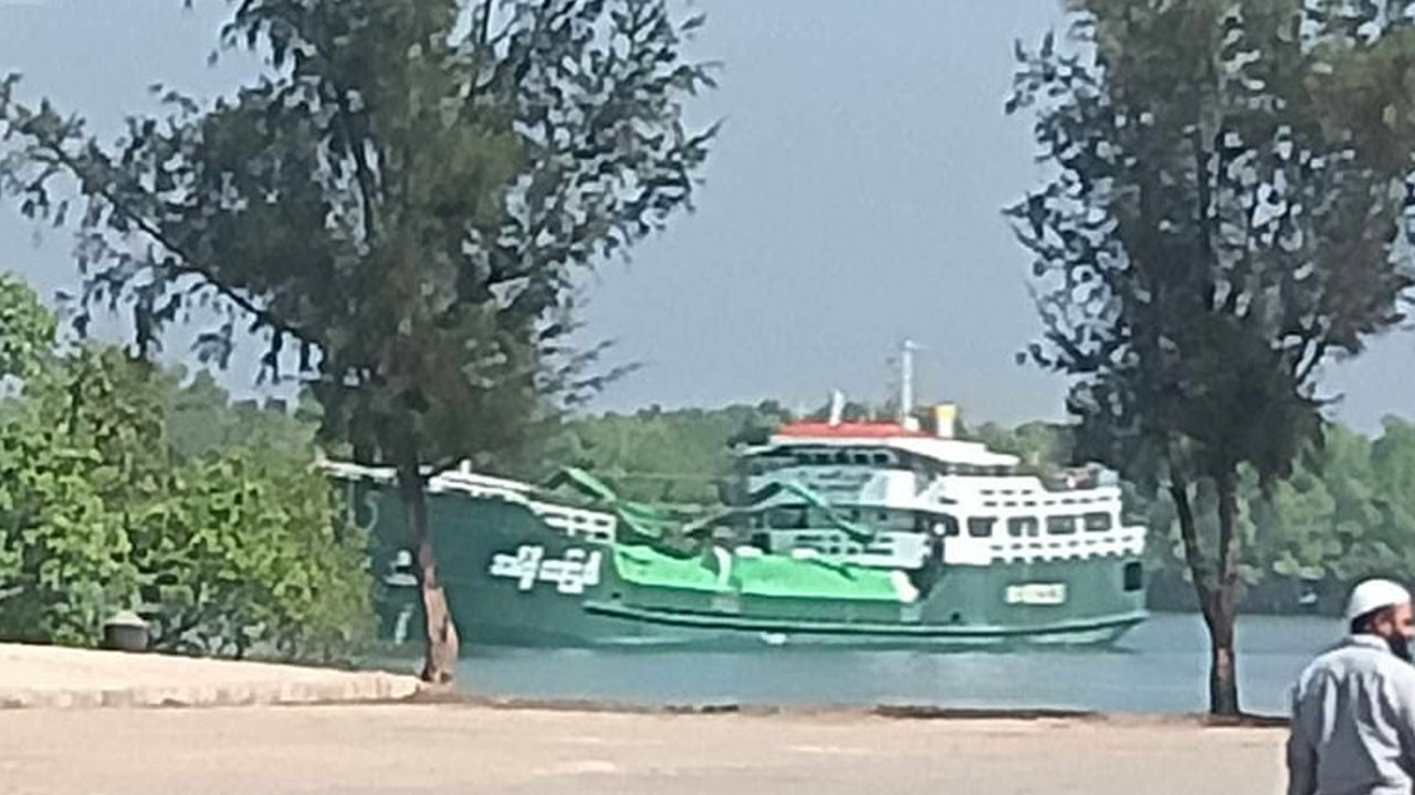 আটকে রাখা তিনটি কার্গো ছেড়ে দিয়েছে আরাকান আর্মি