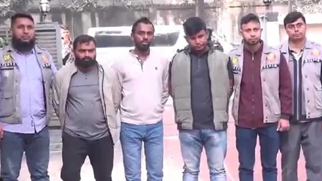 সীমান্ত সম্ভারে স্বর্ণ চুরি : গ্রেপ্তার ৩ আসামি রিমান্ডে