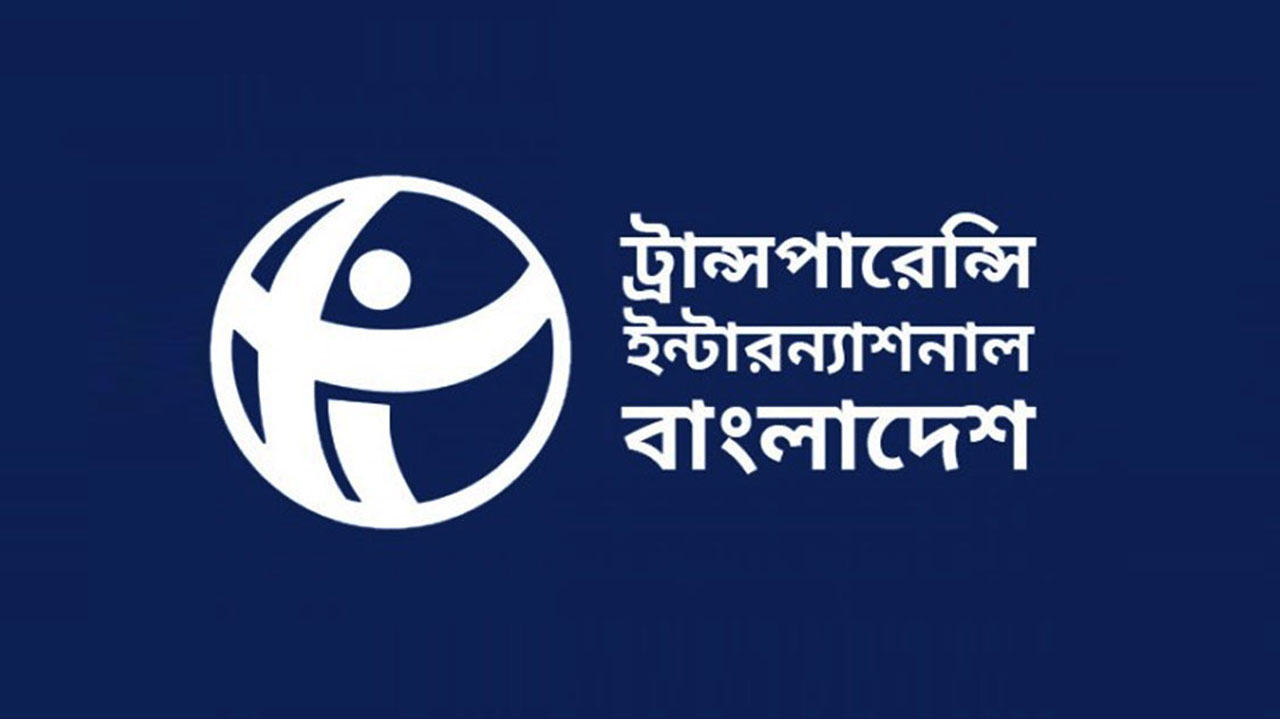 বইয়ের প্রচ্ছদ থেকে ‘আদিবাসী’ গ্রাফিতি বাদ দেওয়ায় টিআইবির উদ্বেগ