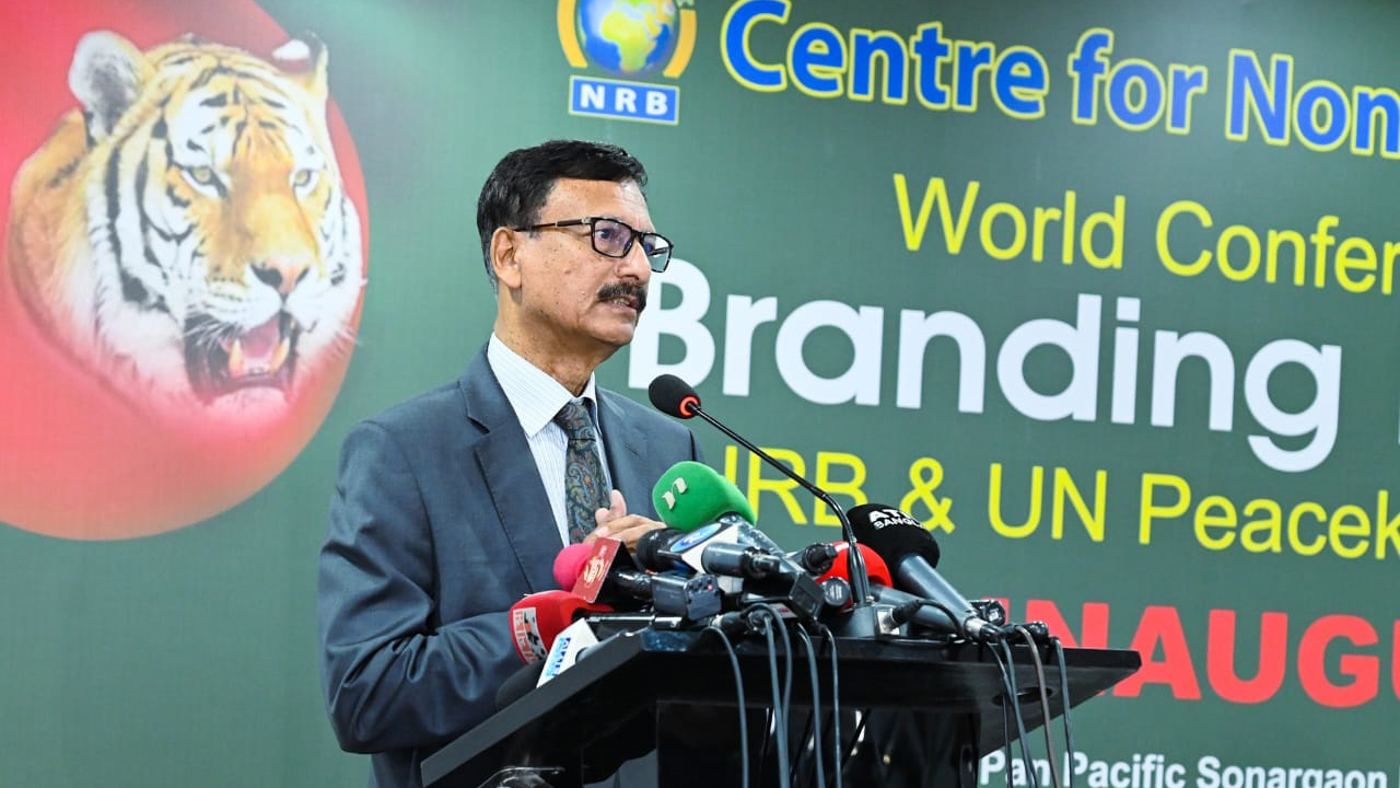 ভারতের প্রধানমন্ত্রী কোথাও গেলে দুয়োধ্বনি দেয় না, আমাদের দেয়