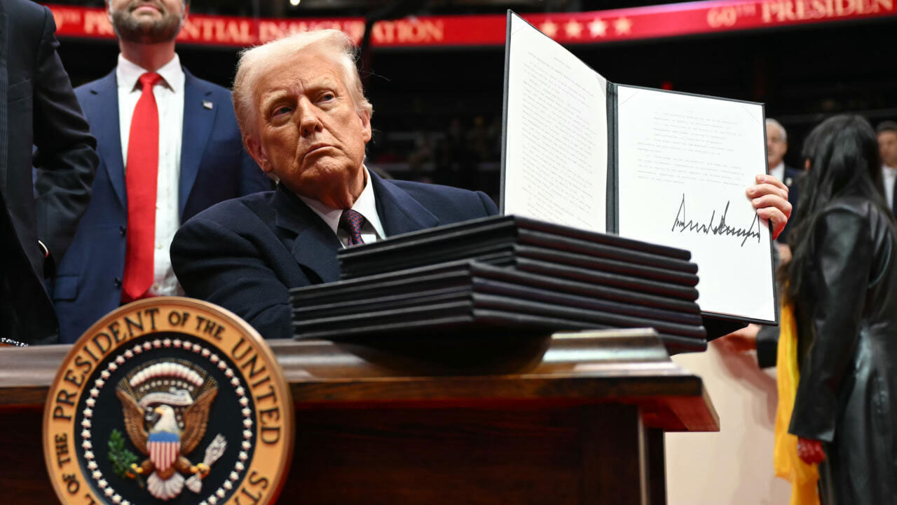 আমেরিকায় বাতিল জন্মসূত্রে নাগরিকত্বের অধিকার, কার্যকর কবে থেকে?