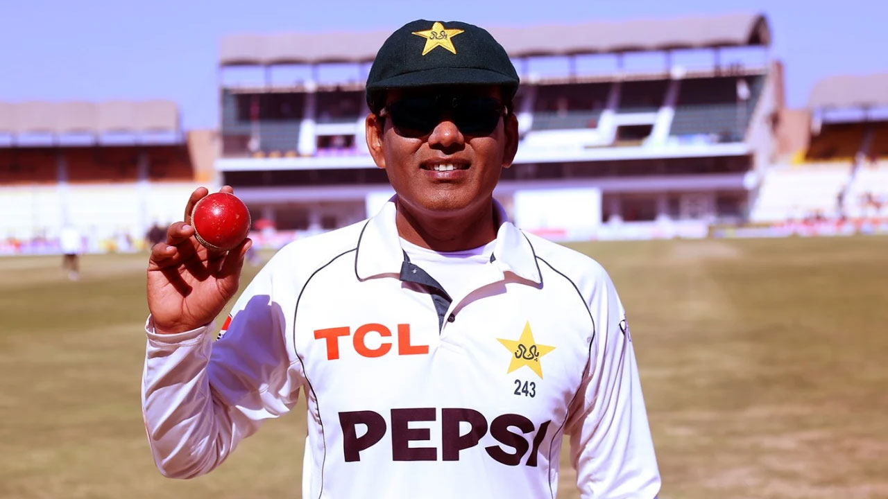 পাকিস্তানের প্রথম স্পিনার হিসেবে টেস্টে হ্যাটট্রিক করলেন নোমান