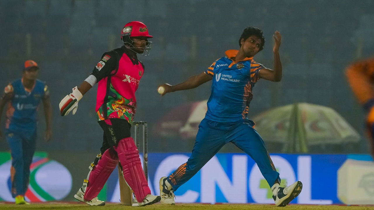 হাসানের বোলিংয়ে মুগ্ধ বিদেশি তারকা