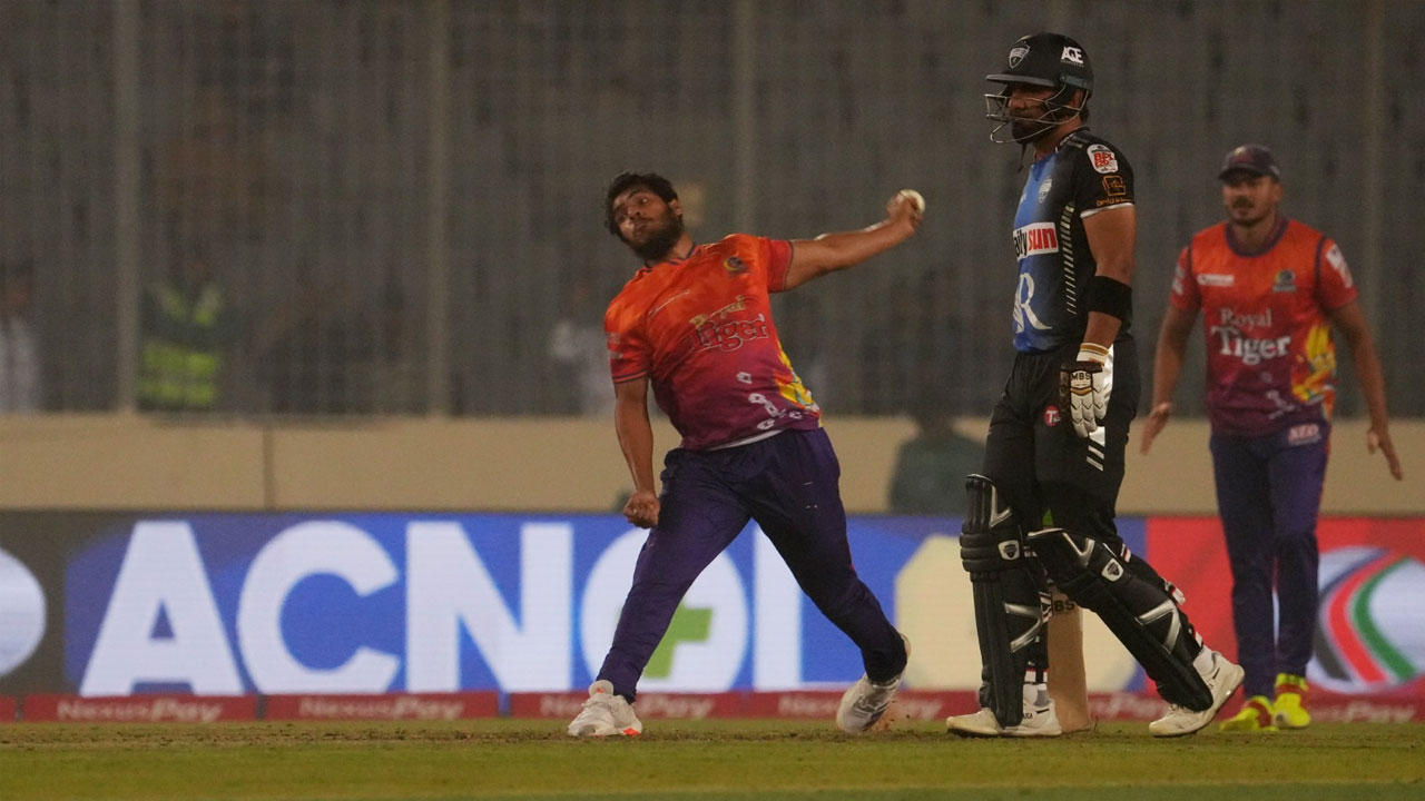 হোটেল বদল, বিদেশিদের ম্যাচ বয়কট—সব ছাপিয়ে শেষটা রঙিন রাজশাহীর