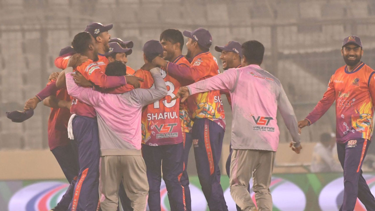 ‘ভাঙাচোরা’ রাজশাহীর কাছে হারল টপার রংপুর