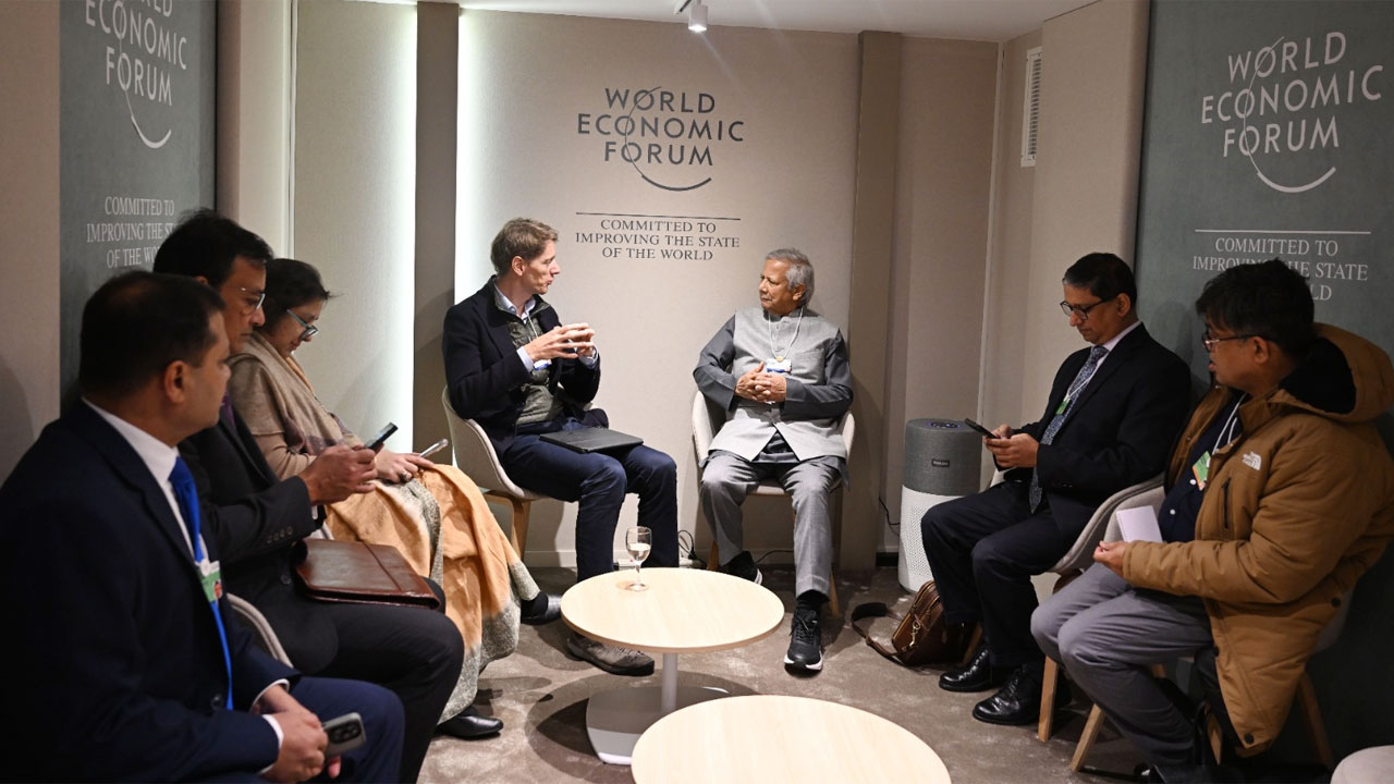 ড. ইউনূসের সঙ্গে শিপিং কোম্পানি মায়ারস্ক প্রধানের সাক্ষাৎ