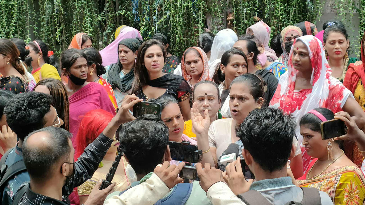 ‘ছোট শিশুদের কষ্ট সহ্য করতে পারিনি, তাই রক্ত দিতে চলে এসেছি’