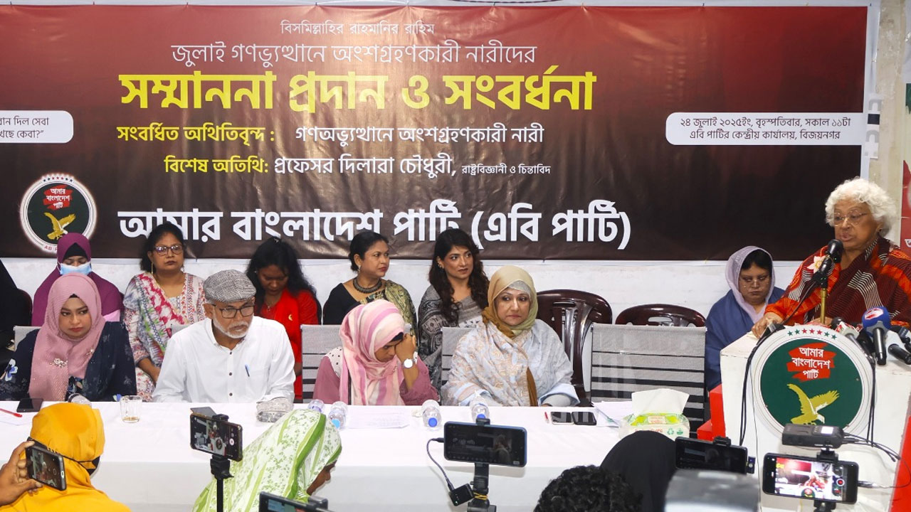 হাসিনার কর্তৃত্ববাদী থেকে ফ্যাসিবাদী হওয়ার জন্য বুদ্ধিজীবীরা কম দায়ী নয়