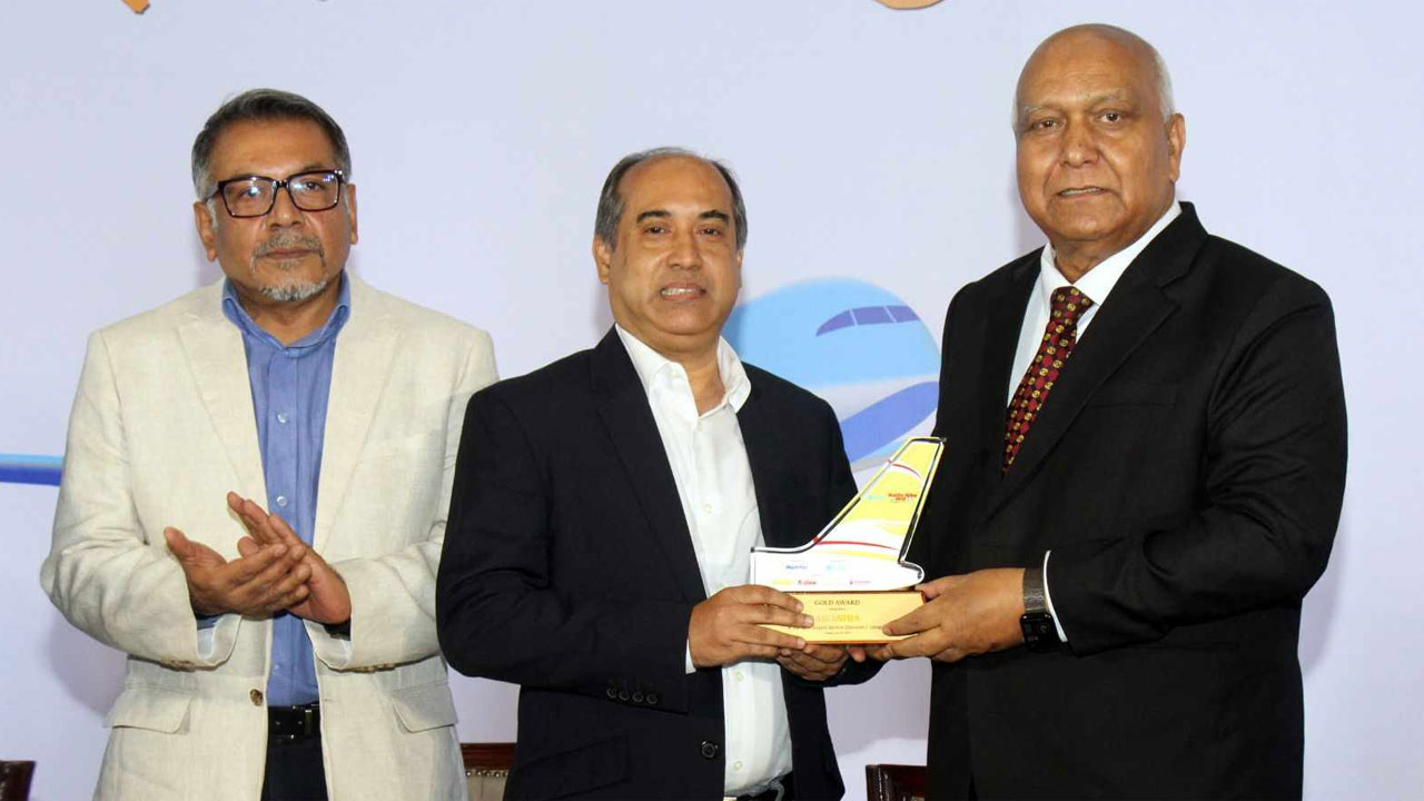 দুই ক্যাটাগরিতে সেরা এয়ারলাইন্স হলো এয়ার অ্যাস্ট্রা