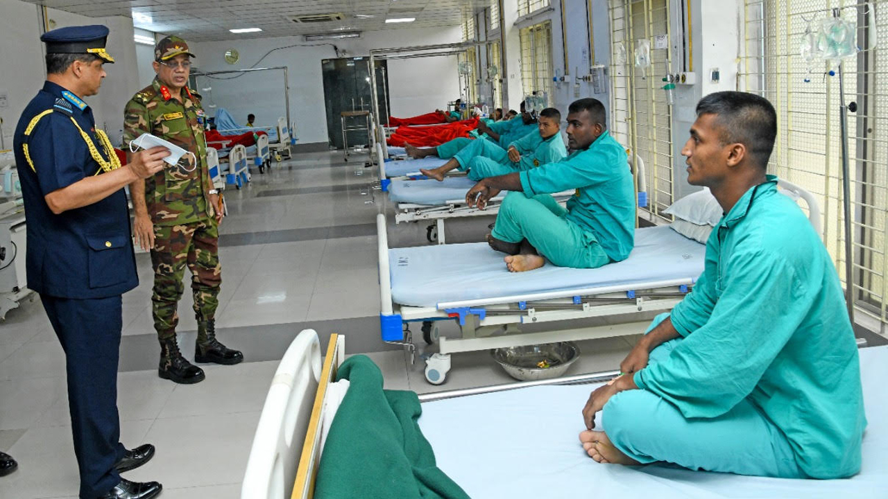 দুর্ঘটনার খবর জেনে তুরস্কের বিমানবন্দর থেকে ফেরত আসেন বিমানবাহিনী প্রধান