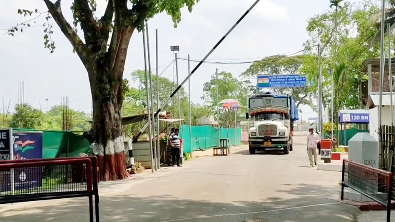 আখাউড়া স্থলবন্দর দিয়ে প্রথমবারের মতো আগরবাতি আমদানি