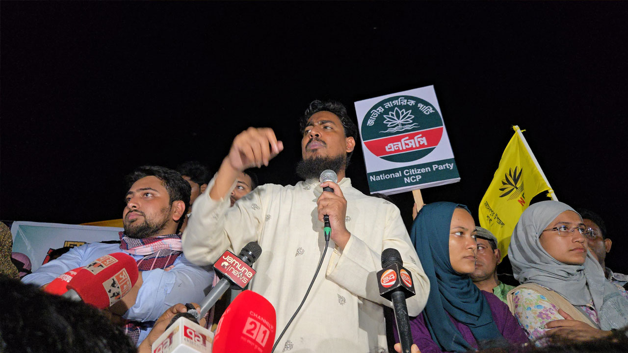 কোনো চাঁদাবাজকে ক্ষমতায় বসাতে ২৪ শে মানুষ জীবন দেয়নি : আখতার