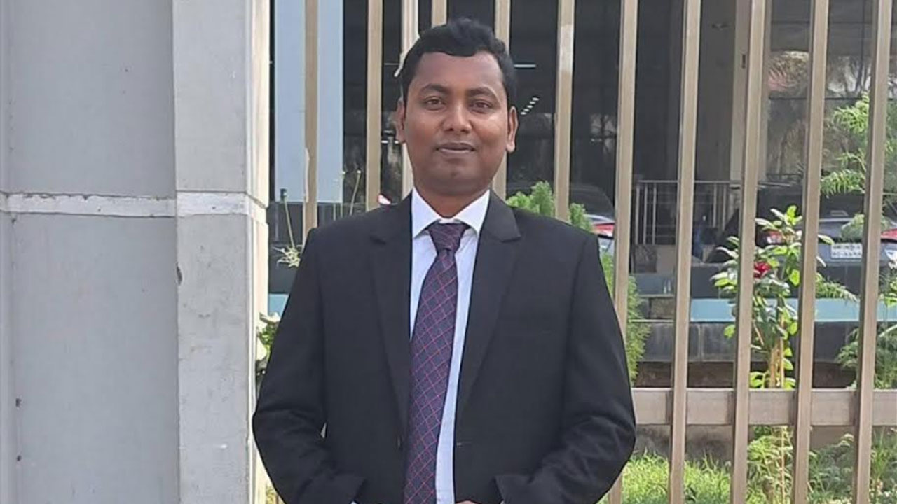 চরের কাদামাটি মাড়িয়ে আল-আমিন আজ বিসিএস ক্যাডার