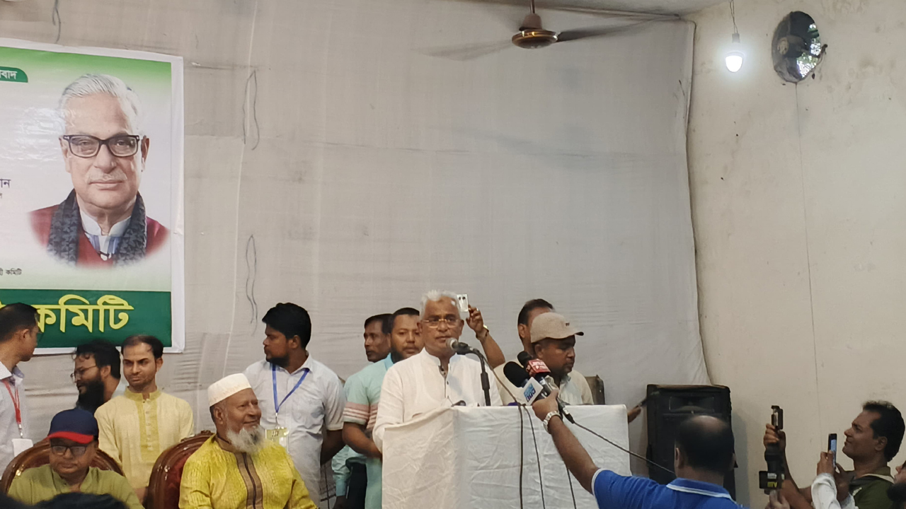 পালানোর আগে স্বজনদের খুদে বার্তা পাঠিয়েছিলেন হাসিনা : আলাল