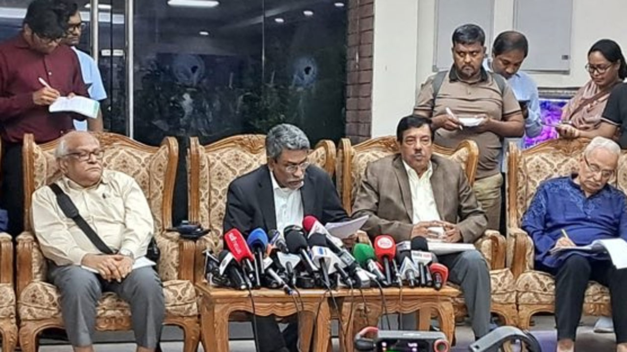 রাজনৈতিক দলগুলোর কাছে জুলাই সনদের খসড়া পৌঁছে দিয়েছে কমিশন : আলী রিয়াজ