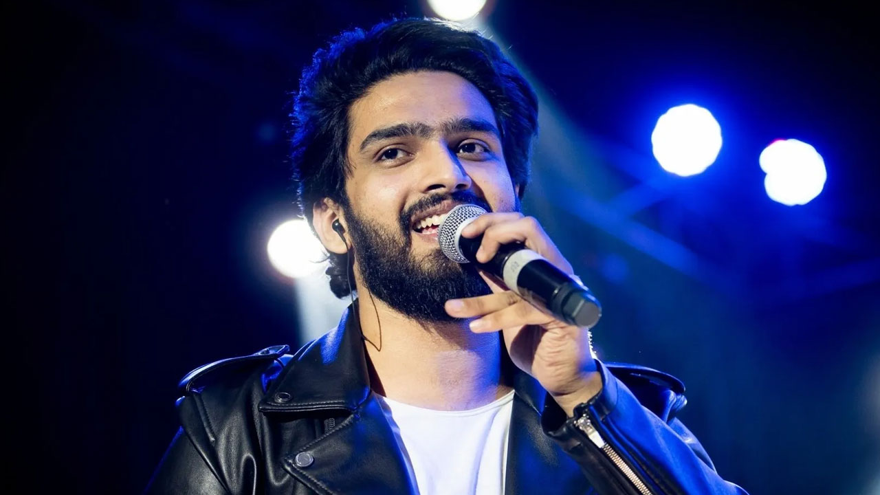 ‘ভিন্ন ধর্মের প্রেম মেনে নেয়নি পরিবার’— ভেঙে পড়েন আমাল মালিক