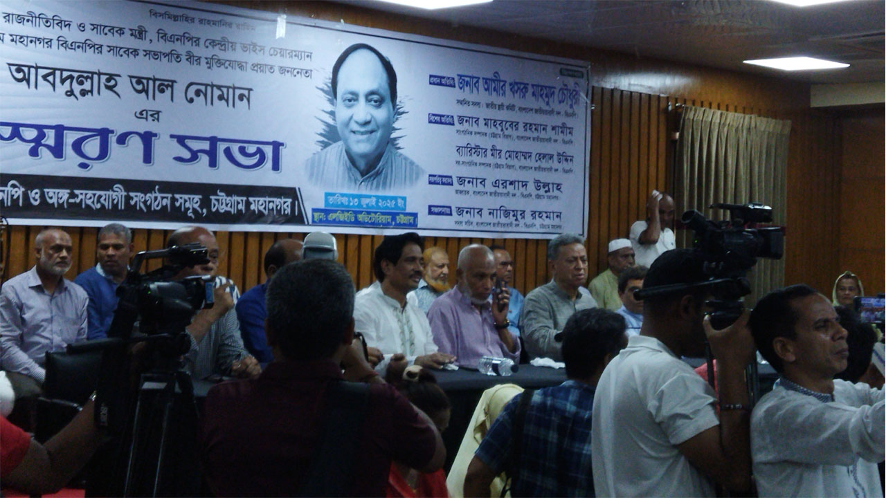 ঢাকা শহরে ১০ জনে বসে মানুষের ভাগ্য নির্ধারণ করতে পারে না: আমীর খসরু