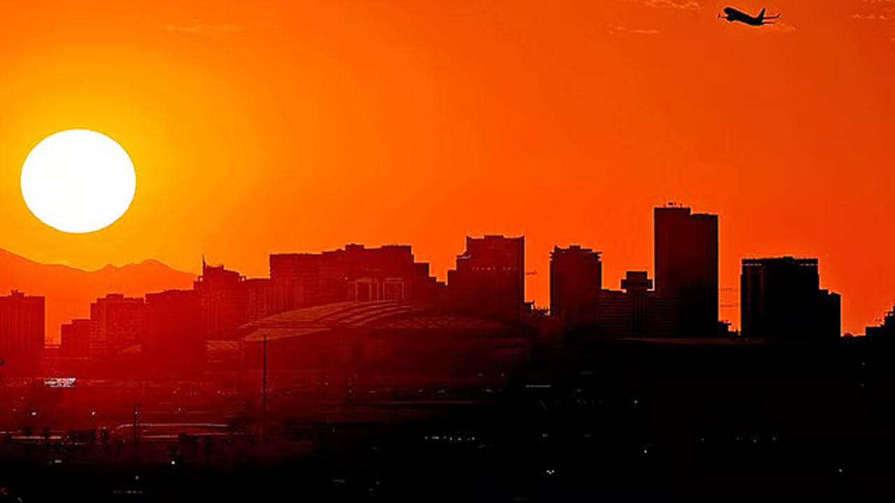 গরমে পুড়ছে আমিরাত, তাপমাত্রা ছাড়িয়েছে ৫০ ডিগ্রি