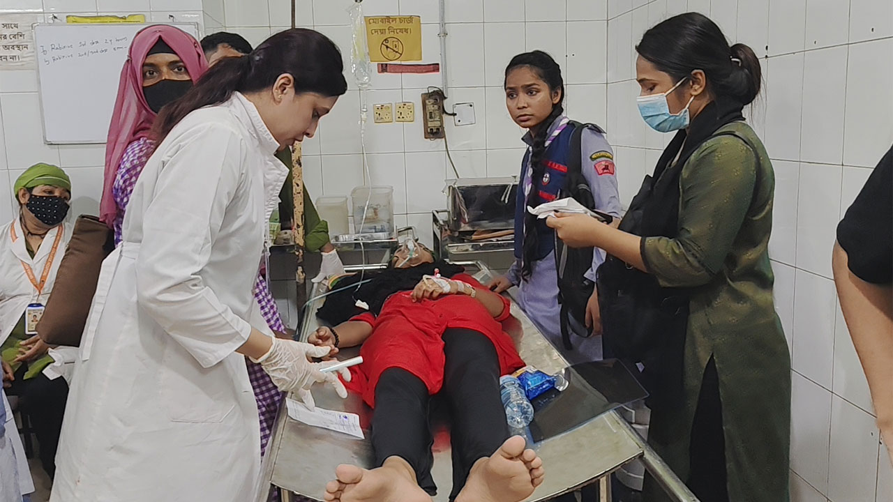 সচিবালয়ের সামনে শিক্ষার্থীদের সঙ্গে আইনশৃঙ্খলা বাহিনীর সংঘর্ষ, আহত ৯১