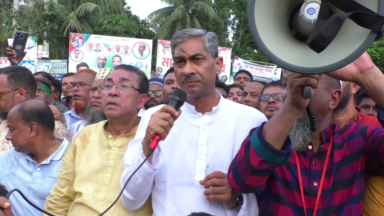 ‘ফ্যাসিস্টরা সুযোগ পেলে অস্ত্র নিয়ে ঝাঁপিয়ে পড়তে পারে’