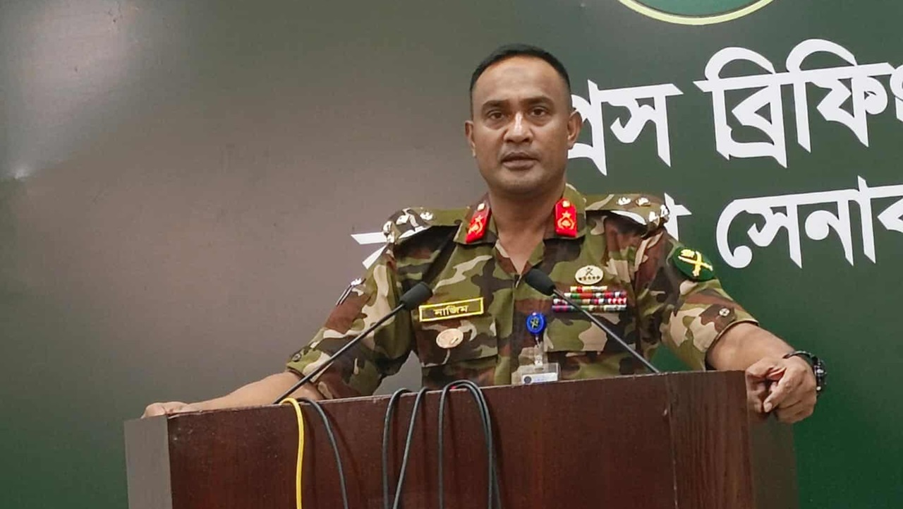 আ. লীগ কর্মীদের প্রশিক্ষণের অভিযোগ : মেজর সাদিক সেনাবাহিনীর হেফাজতে