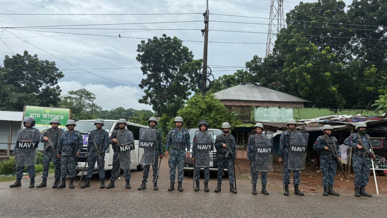 চেয়ারম্যান পদ দখলে নিতে ইউনিয়ন পরিষদে ককটেল বিস্ফোরণ, যুবদল নেতাসহ আটক ২